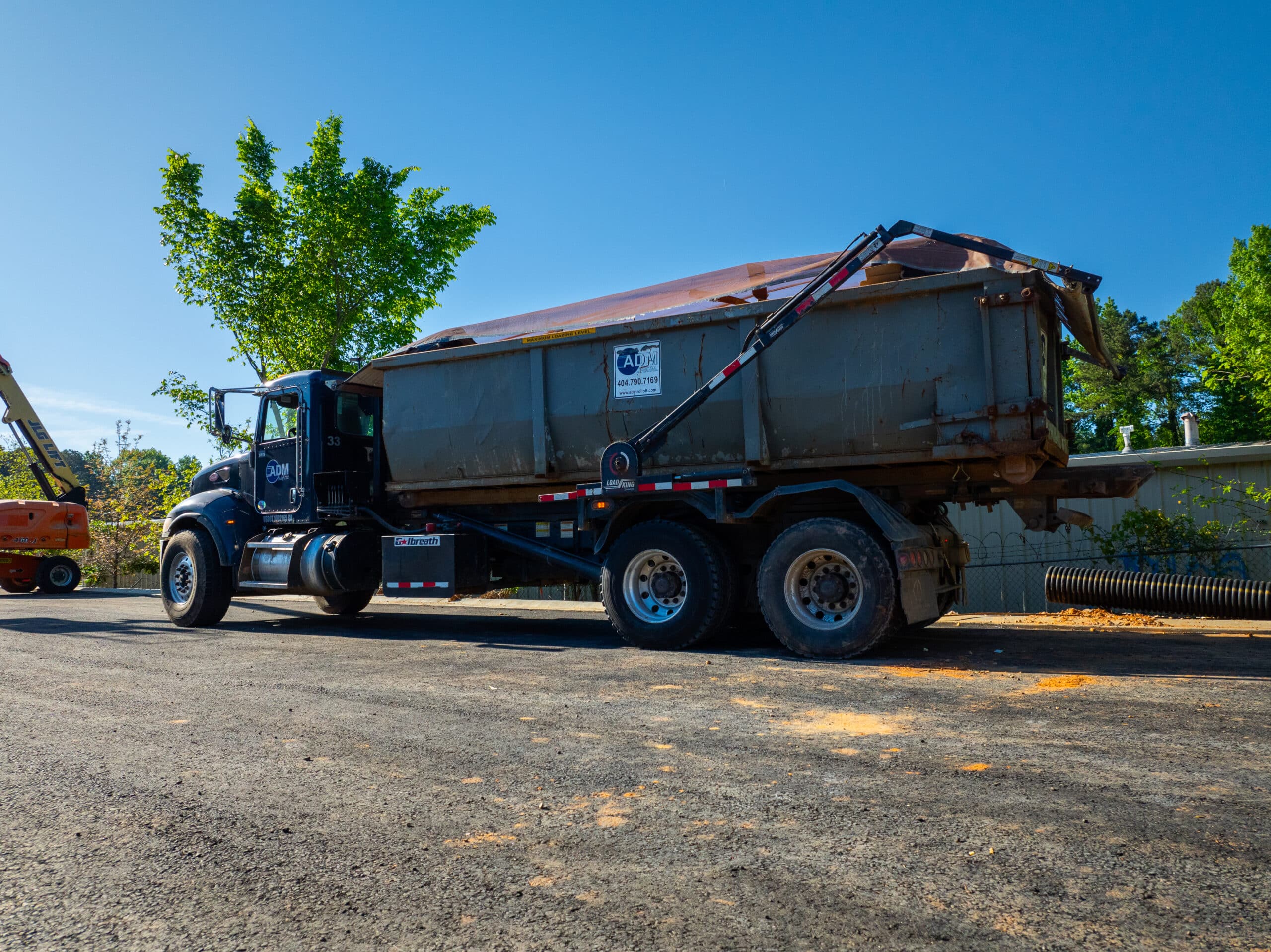 Efficient Debris Management: How Roll-Off Dumpsters Streamline Construction Projects